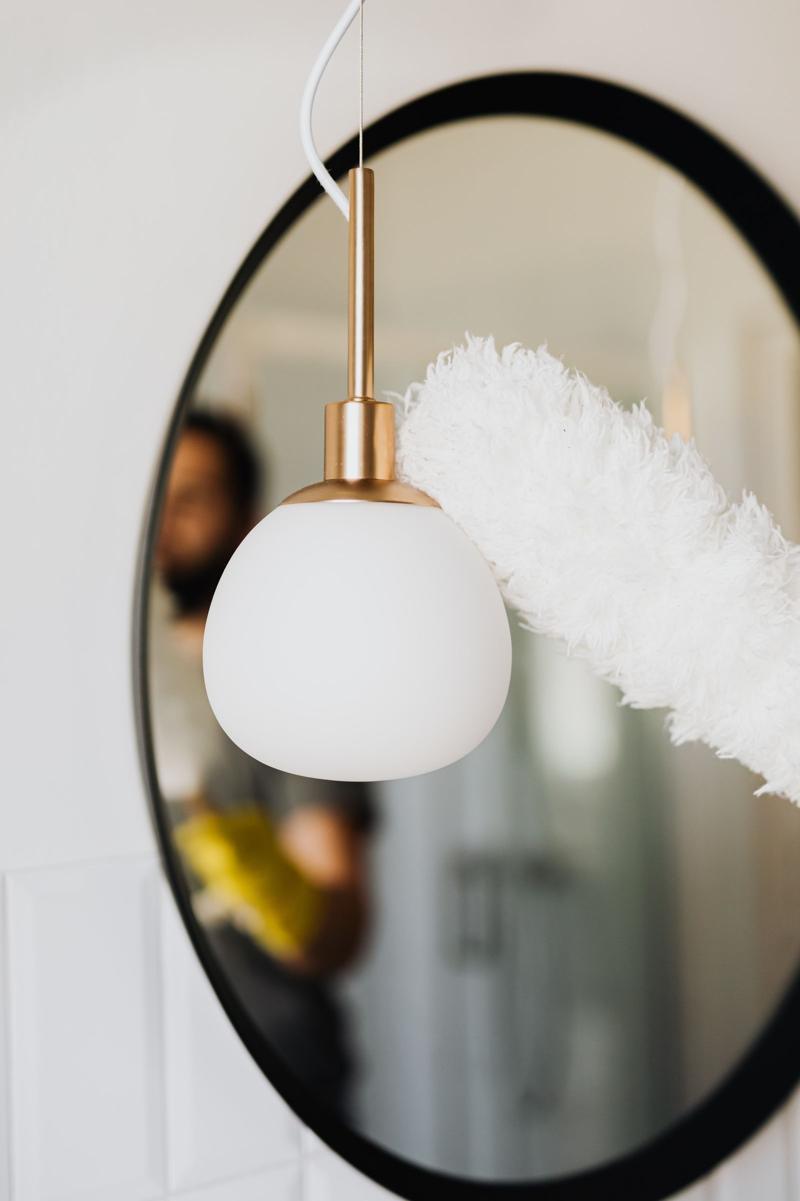 Extendable duster reaching high surfaces